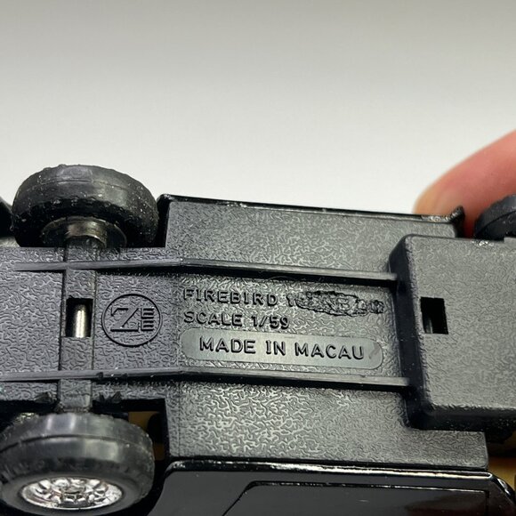 Zee Toys 1/59 Scale Diecast Firebird 1980s Black & Gold Collectible Model Car - Picture 5 of 10